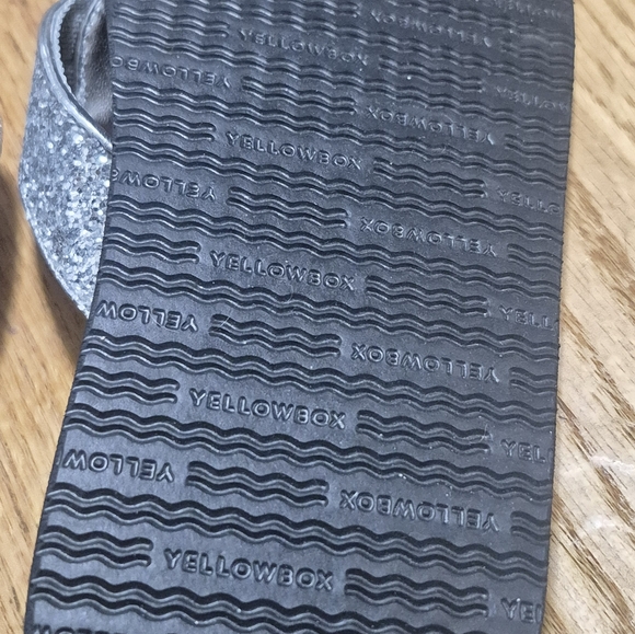 Yellow Box Black Sandals with Silver Glitter Straps Womens Size 9 - Picture 9 of 11